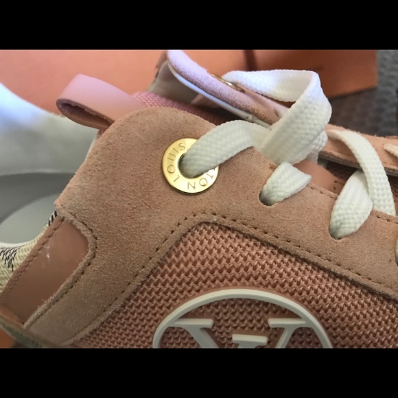 Louis Vuitton run away sneakers - Picture 4 of 14